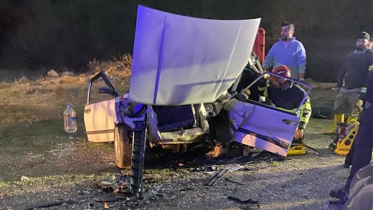 KONTROLDEN ÇIKAN İKİ OTOMOBİL ÇARPIŞTI