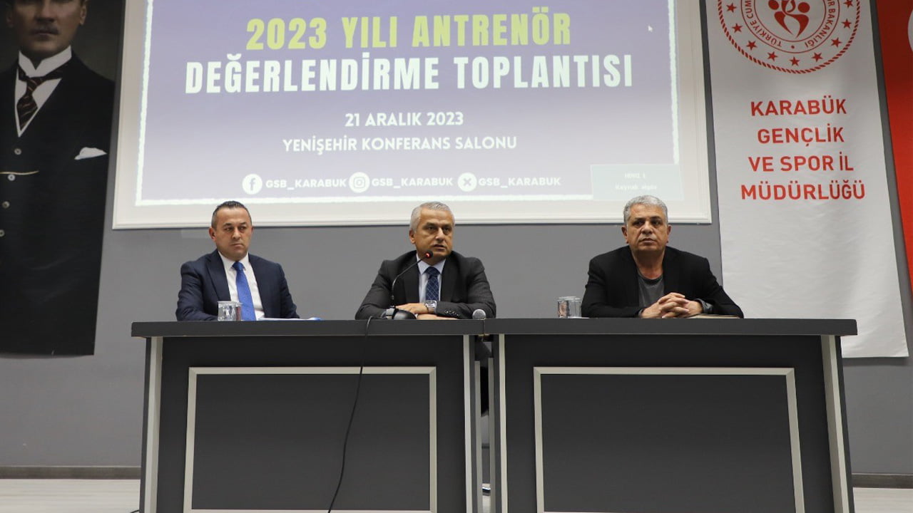 Karabük Gençlik ve Spor İl Müdürlüğü bünyesinde çalışan kadrolu ve Eğitim Yönetim Sistemi üzerinden çalıştırılan antrenörlerle 2023 yılı değerlendirme ve 2024 yılı planlama konulu toplantı gerçekleştirildi.