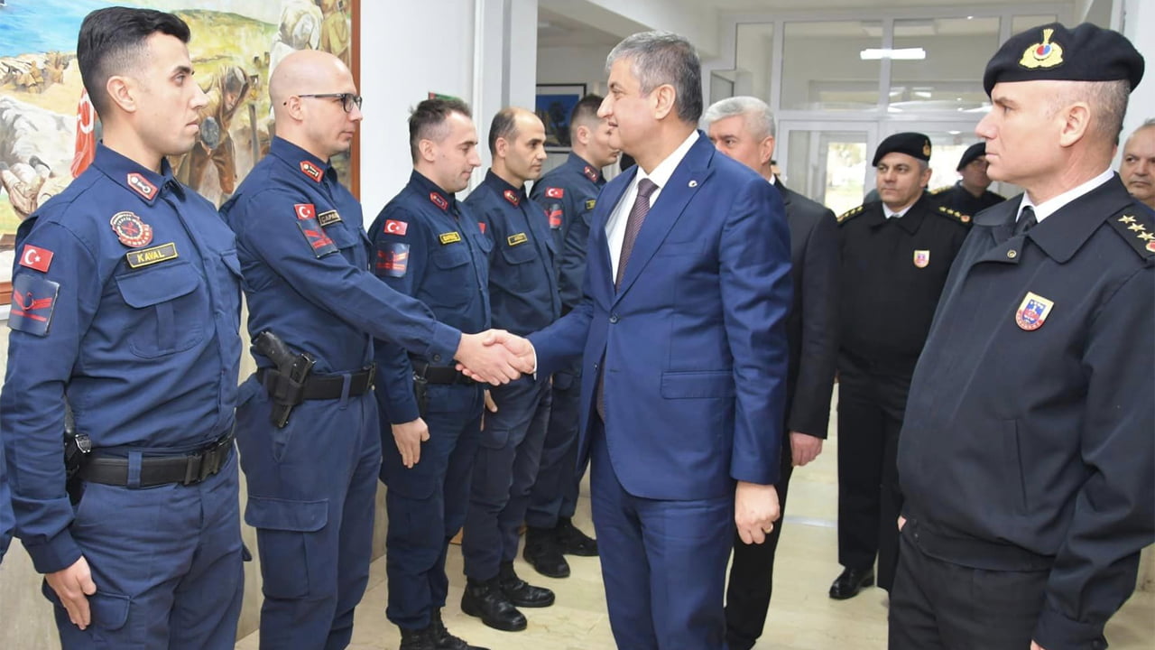 Vali Mustafa Yavuz, Karabük İl Jandarma Komutanlığı ve Merkez İlçe Jandarma Karakol Komutanlığını ziyaret etti.