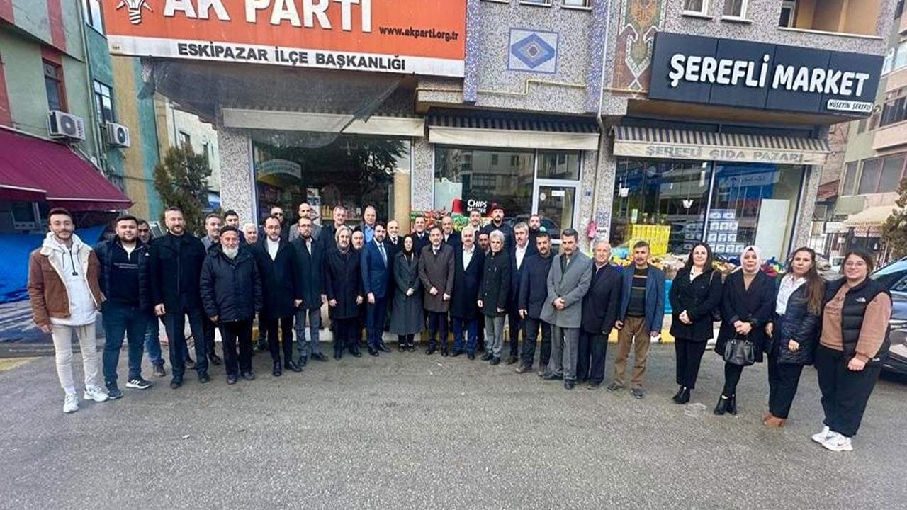 AK Parti Karabük Milletvekilleri Cem Şahin ve Ali Keskinkılıç ile İl Başkanı Ferhat Salt esnafları ziyaretinde bulundu.