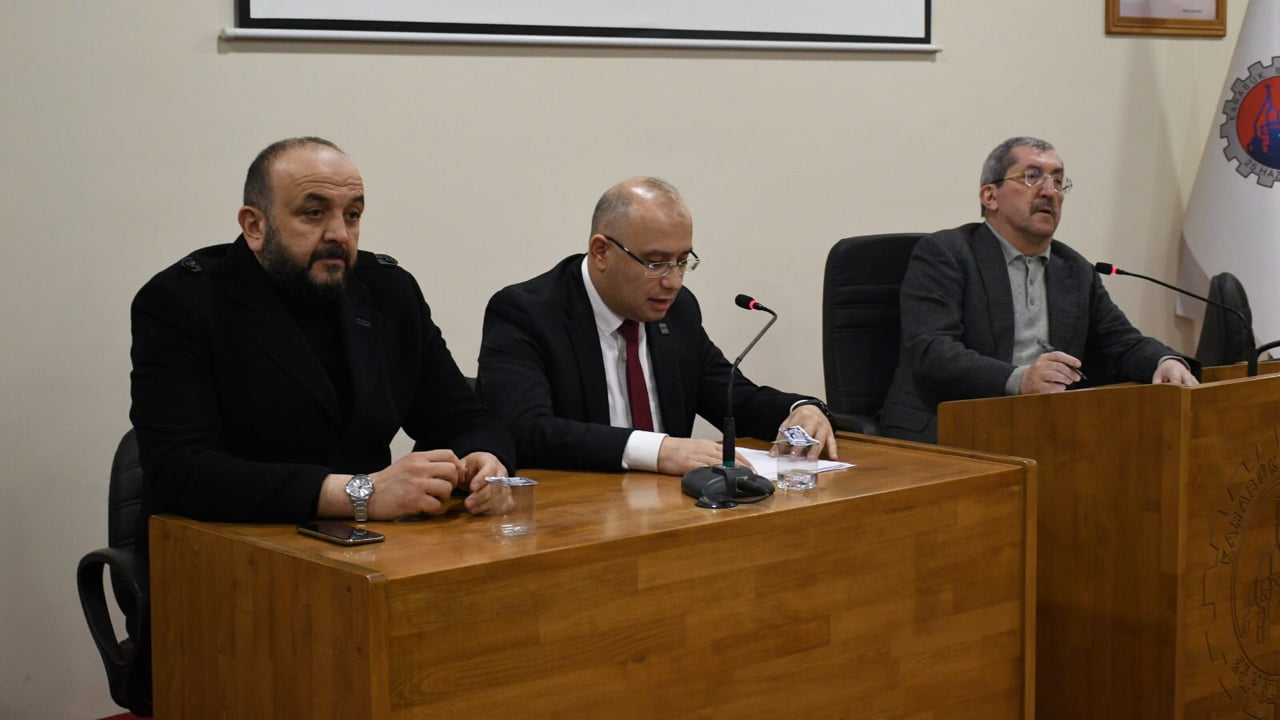 Karabük Belediye Başkanı Rafet Vergili’nin emekliler için toplu taşıma ve su kullanımının ücretsiz olmasına yönelik kararı AK Parti meclis üyelerinin desteğiyle kabul edildi.