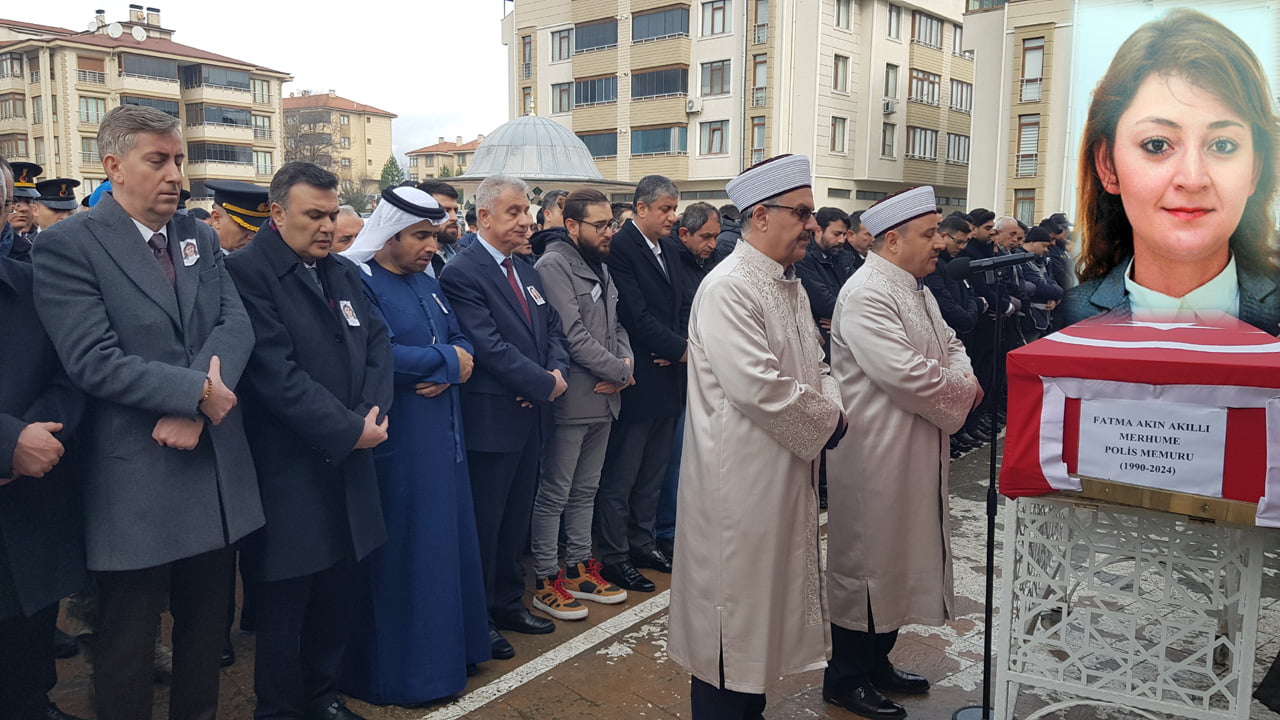 Ankara'da tedavi gördüğü hastanede hayatını kaybeden polis memuru Fatma Akın Akıllı memleketi Karabük'ün Safranbolu ilçesinde toprağa verildi.