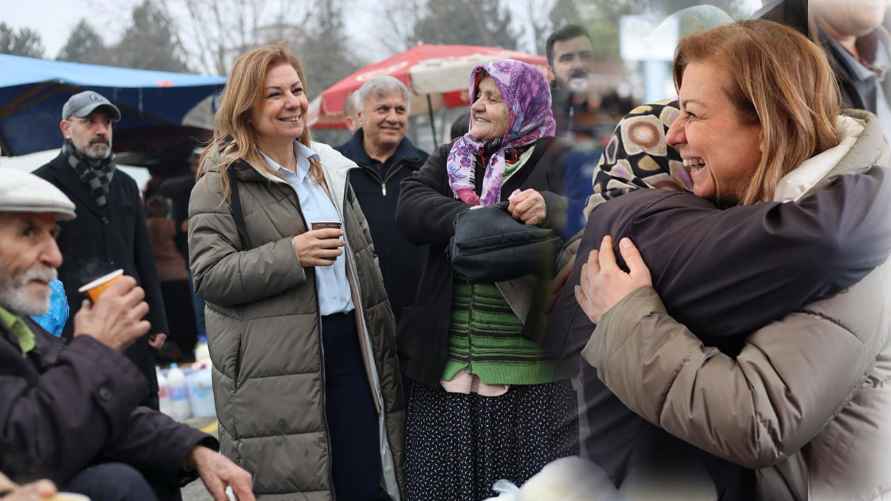 Safranbolu Belediye Başkanı ve CHP Safranbolu Belediye Başkan Adayı Elif Köse, Perşembe Pazarı alanını ziyaret ederek esnaflarla sohbet etti.