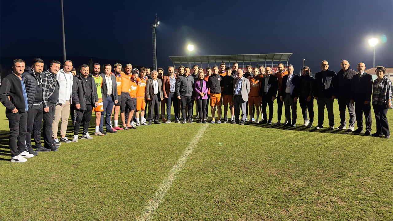 Safranbolu Belediye Başkanı Elif Köse, şehrin sporunun gelişimine olan katkılarına devam ediyor. Köse, Safranbolu'nun sporcularını teşvik etmek ve şehrin spor potansiyelini artırmak amacıyla önemli bir adım daha attı.