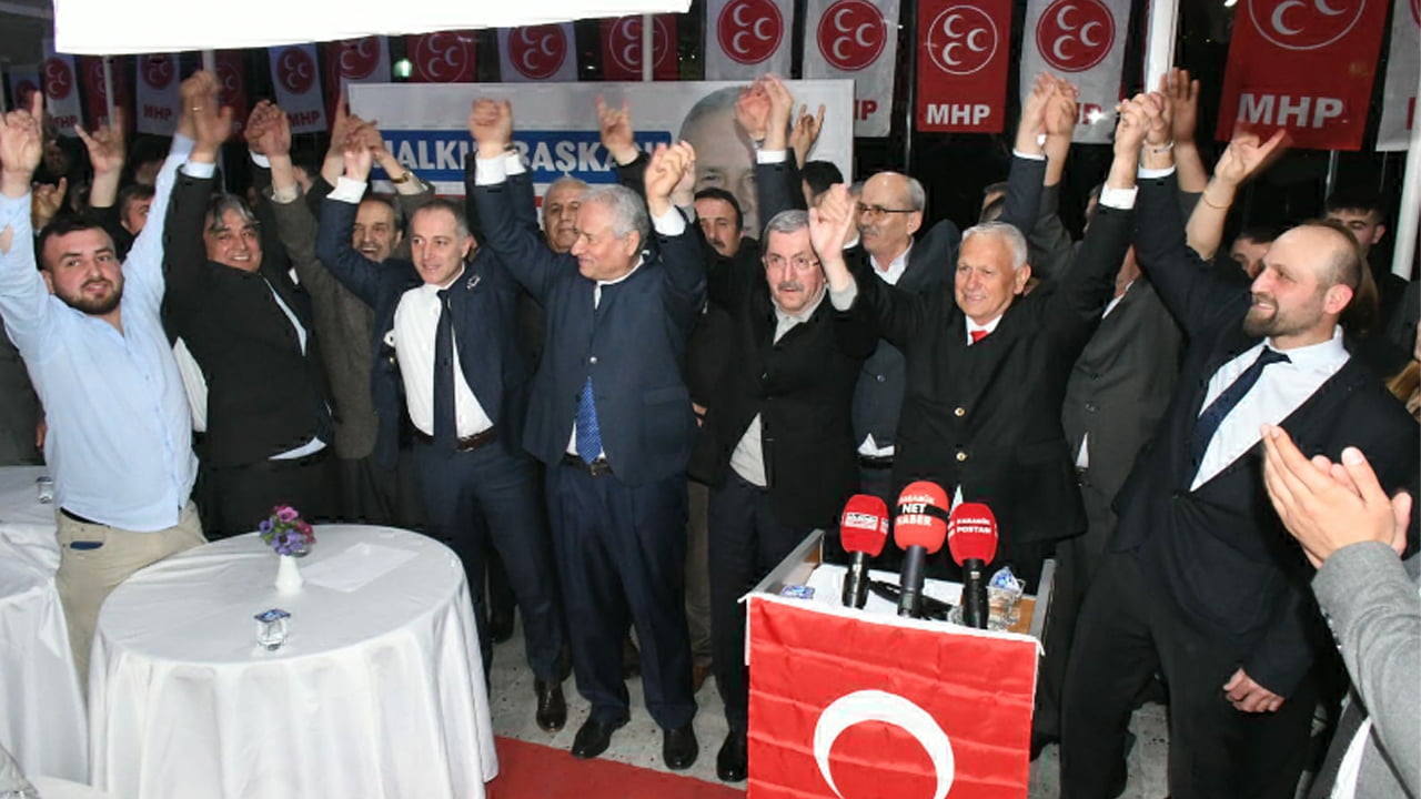 Karabük Belediye Başkanı ve Milliyetçi Hareket Partisi (MHP) Karabük Belediye Başkan Adayı Rafet Vergili, Milliyetçi Hareket Partisi Yenice Belediye Başkan Adayı Zeki Çaylı’nın aday tanıtım toplantısına katıldı.