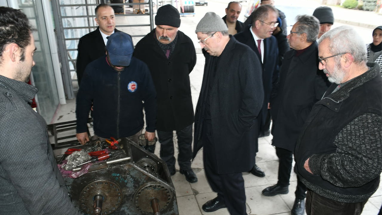 Rafet Vergili, 2024 yerel seçim çalışmaları kapsamında bugün Kurtuluş Mahallesi Atatürk Bulvarındaki esnafların iş yerlerini tek tek ziyaret ederek esnaflar ile sohbet edip, isteklerini dinledi.