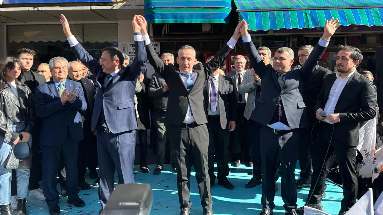 Karabük’ün Yenice ilçesinde AK Parti'den belediye başkan adayı seçilen Sertaş Karakaş, coşkulu bir kalabalık tarafından karşılandı.