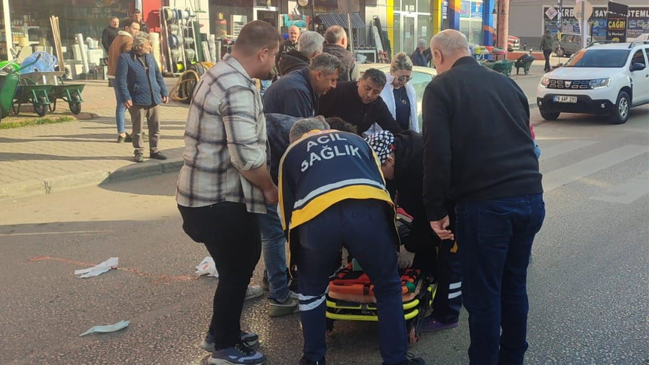 Karabük'te yaya geçidinde otomobilin çarpması sonucu ağır yaralanan yaşlı adam tedavi gördüğü hastanede yaşamını yitirdi.