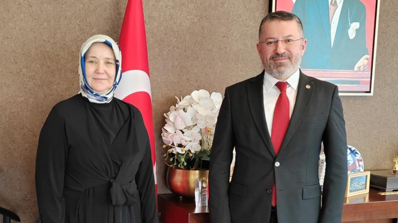 Karabük Üniversitesi (KBÜ) Rektörü Prof. Dr. Fatih Kırışık, Aile ve Sosyal Hizmetler Bakan Yardımcısı Leman Yenigün ile bir araya geldi.