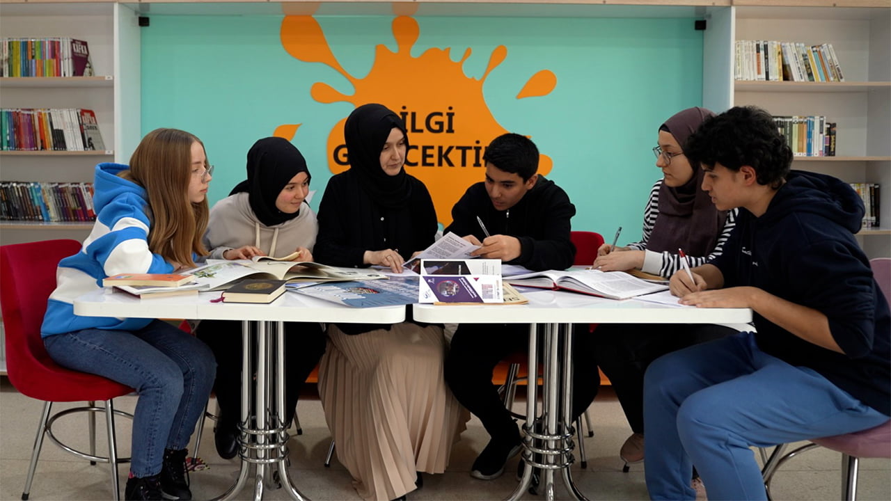 Karabük Üniversitesi (KBÜ) tarafından düzenlenecek Türkiye’nin ilk ulusal ve uluslararası Sosyal Bilimler Festivali (SOSYALFEST) çerçevesinde gerçekleştirilen Sosyal Model Tasarım Yarışmalarına toplamda 3 bin 783 başvuru yapıldı.