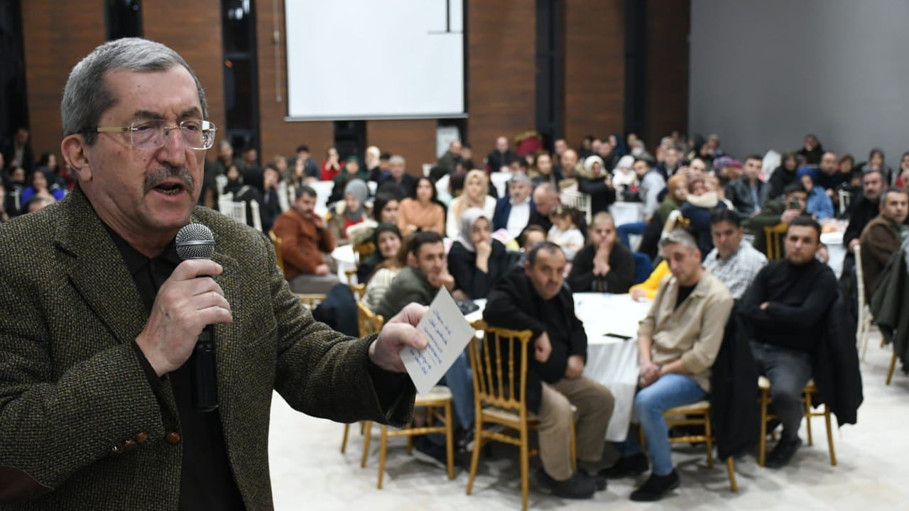 Karabük Belediye Başkanı Rafet Vergili, Ulaşım A.Ş. personellerine zam ve sendika müjdesini duyurdu.