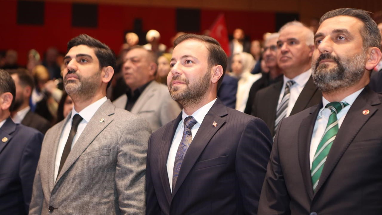 AK Parti Safranbolu Belediye Başkan Adayı Ali Büyüközdemir, belediye başkanlığı döneminde gerçekleştirmek istediği projelerini lansman toplantısında anlattı.