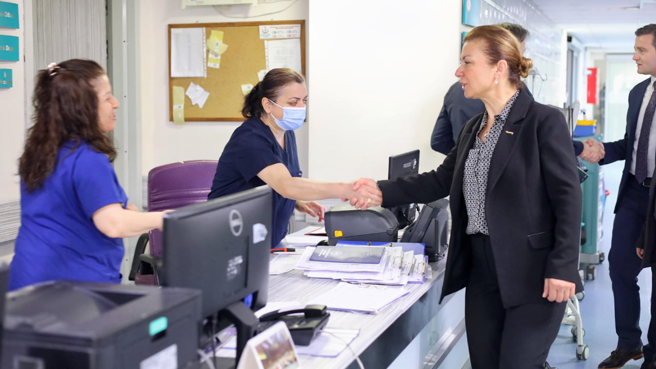 Safranbolu Belediye Başkanı ve CHP Safranbolu Belediye Başkan adayı Elif Köse, 14 Mart Tıp Bayramı dolayısıyla ilçedeki sağlık kurumlarını ziyaret etti.