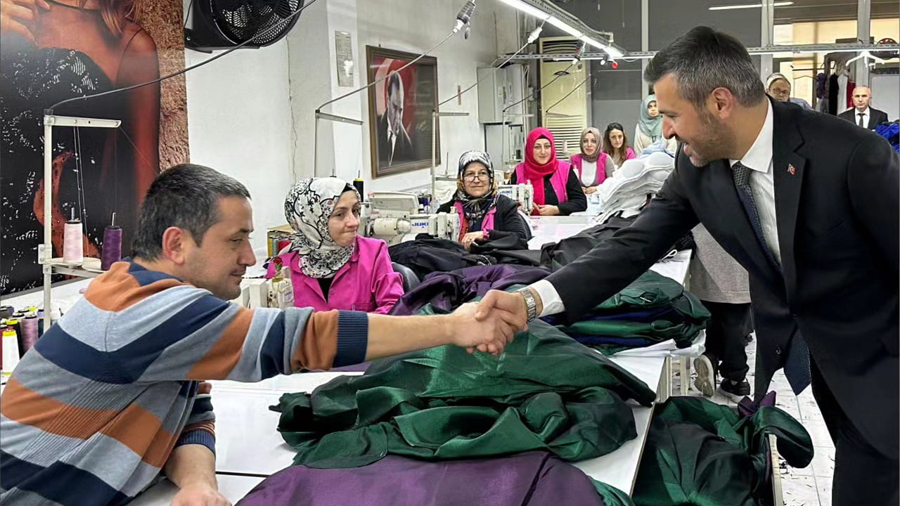 Karabük’ün 50 yıllık geleceğini öngörerek hazırladığı mega projelerden söz eden AK Parti Karabük Belediye Başkan adayı Özkan Çetinkaya, “Projelerimizle Türkiye’nin en gelişmiş ilk 10 şehri arasında yer alma hedefiyle çalışacağız” dedi.