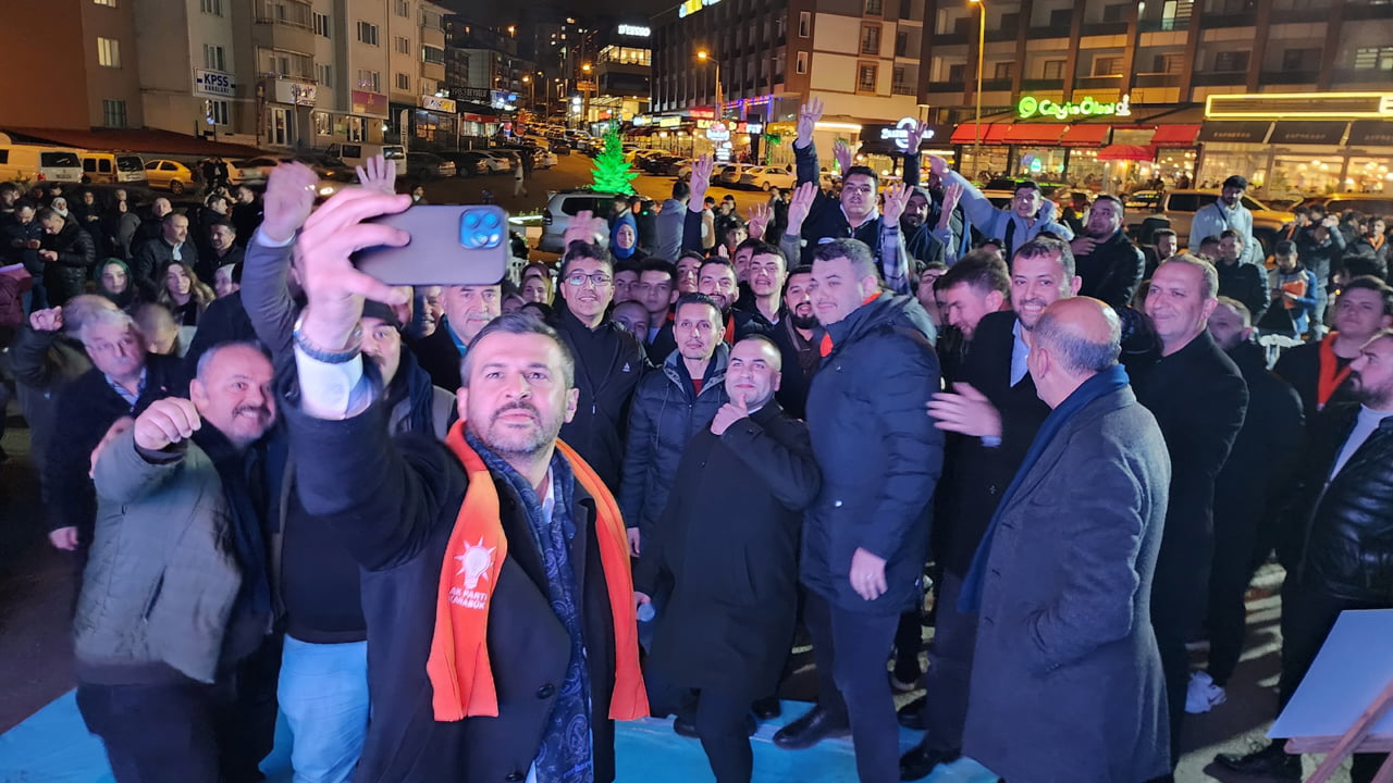 AK Parti Karabük Belediye Başkan Adayı Özkan Çetinkaya, Cumhurbaşkanı Recep Tayyip Erdoğan’ın aday tanıtım toplantısında ‘Sen seçimi al gerisi bende’ dediğini belirterek desteğini esirgemediğini ifade etti.