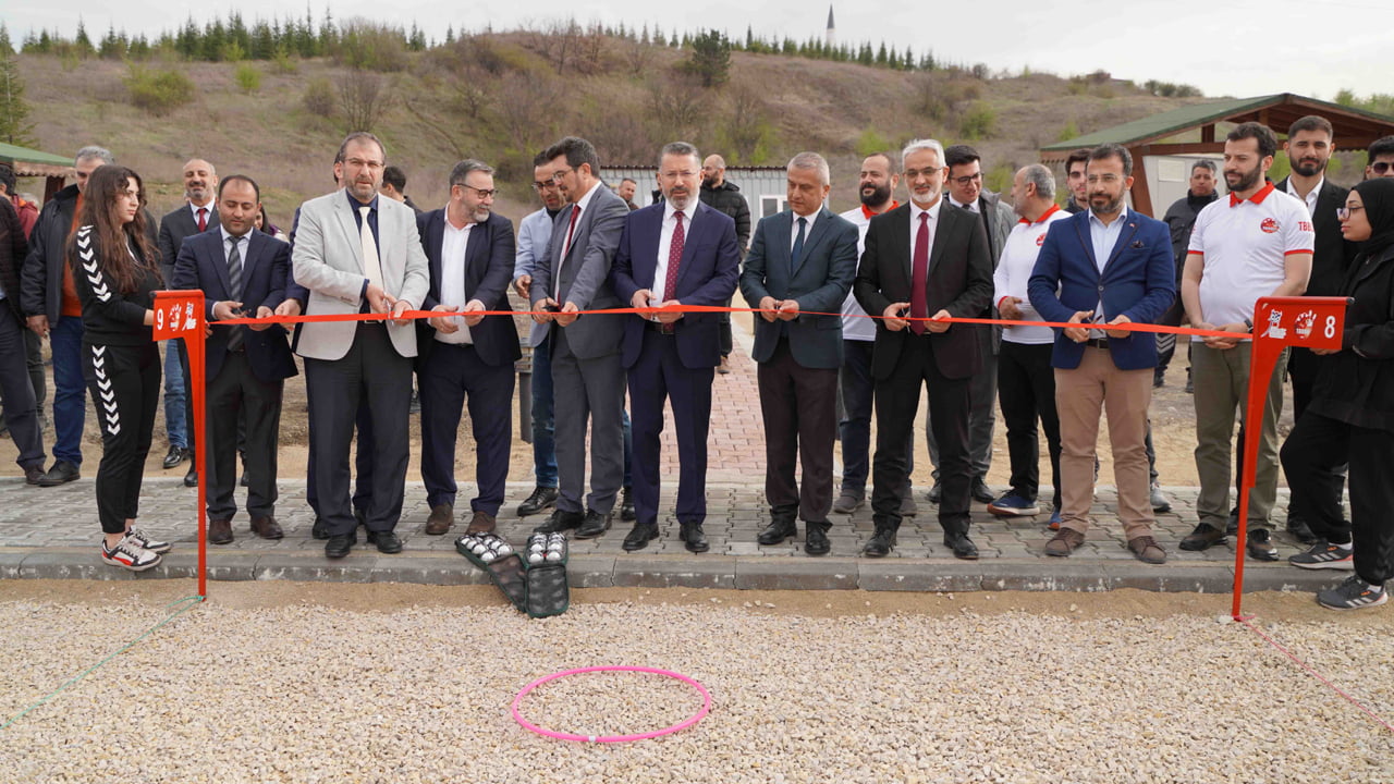 Karabük Üniversitesi (KBÜ) içerisinde oluşturulan Bocce Sahası, Rektör Prof. Dr. Fatih Kırışık tarafından açıldı.