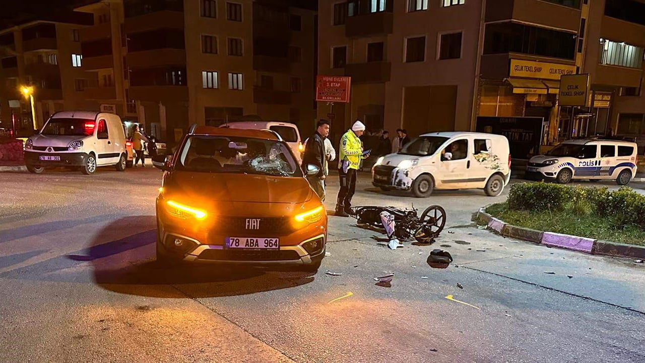 Karabük'te otomobil ile motosikletin çarpışması sonucu 1 kişi yaralandı.