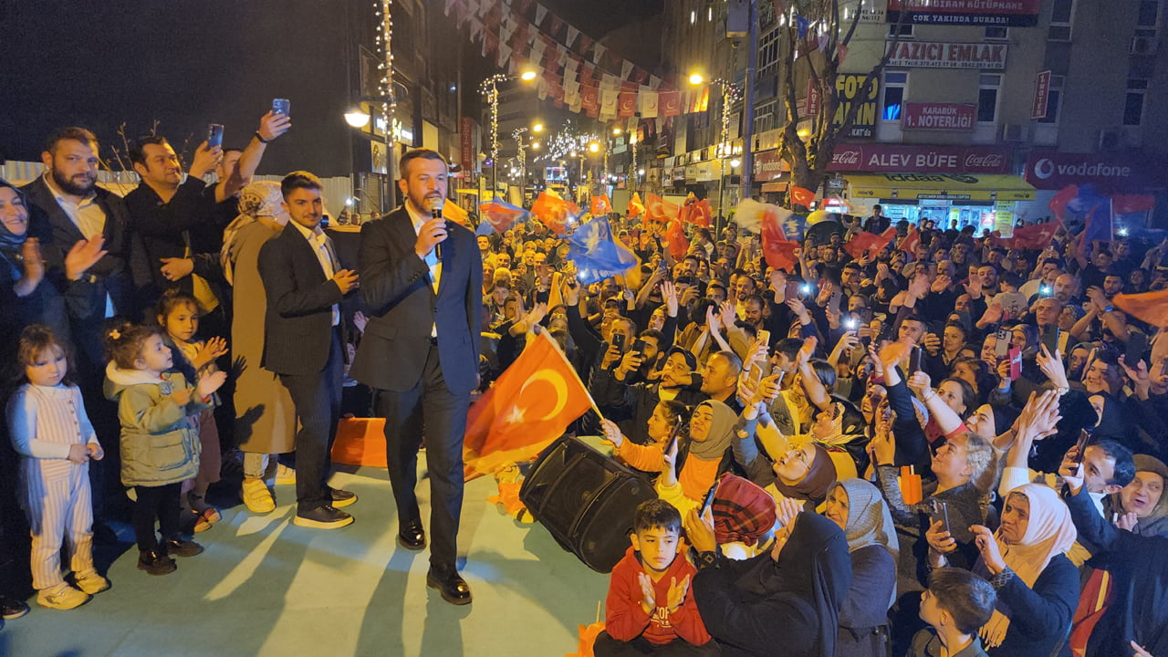 AK Parti Karabük Belediye Başkanı Adayı Özkan Çetinkaya, kesin olmayan seçim sonuçlarına göre belediye başkanı oldu.