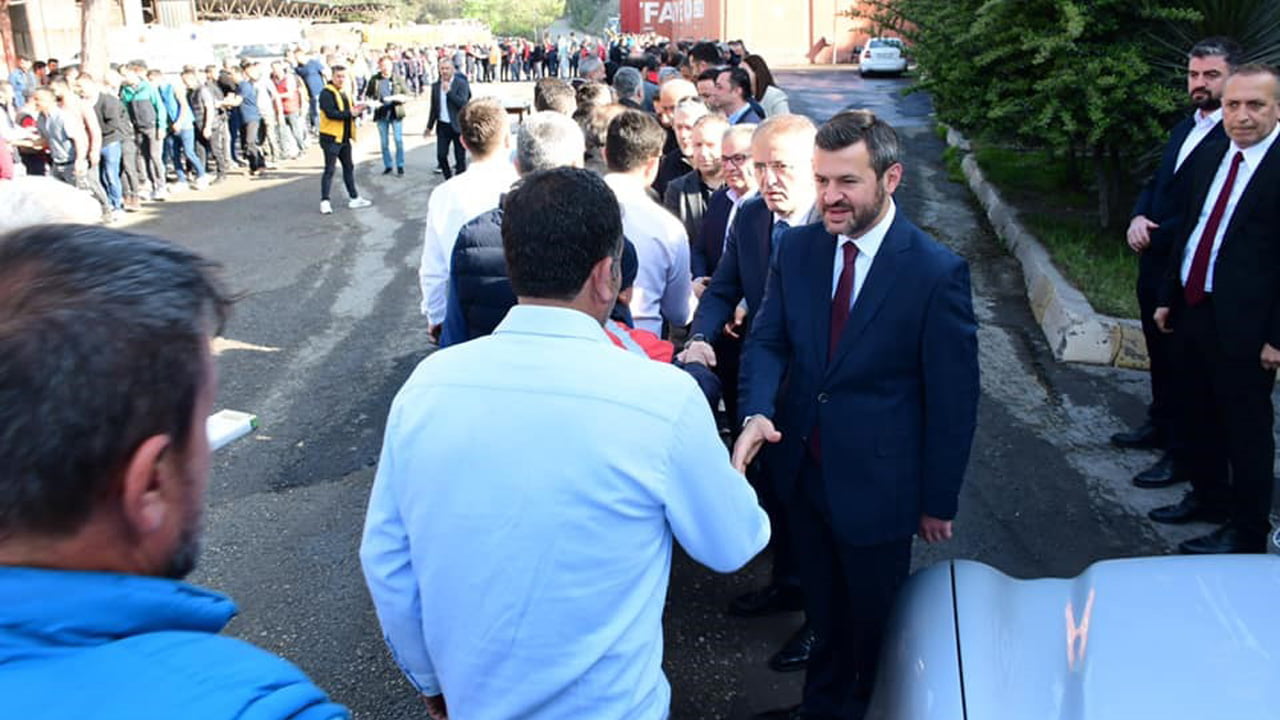 Karabük Belediye Başkanı Özkan Çetinkaya, bayram süresince çalışan personellerle bir araya gelerek geçmiş bayramlarını kutladı.