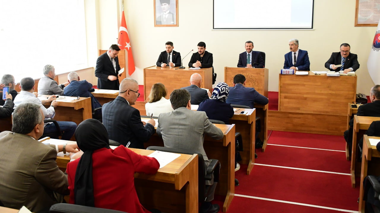 Karabük Belediye Meclisi, 31 Mart seçimlerinin ardından ilk toplantısını gerçekleştirdi. Özkan Çetinkaya başkanlığında yapılan toplantıda, Meclis Başkanvekillikleri ve Komisyon üyeleri seçimi yapıldı.