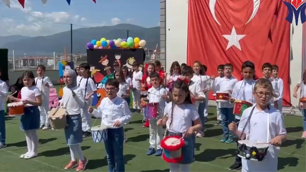 23 Nisan Ulusal Egemenlik ve Çocuk Bayramı dolayısıyla Özel Karabük My Koleji Kampüsü’nde düzenlenen etkinlikler, şölen havasında gerçekleştirildi.