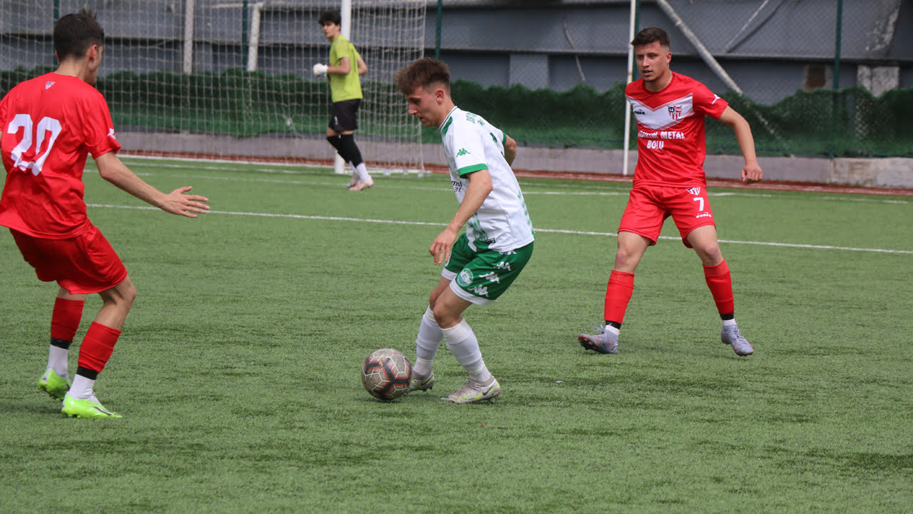 Karabük’te dört gün sürecek U18 Türkiye Futbol Şampiyonası 1. Kademe müsabakaları başladı.