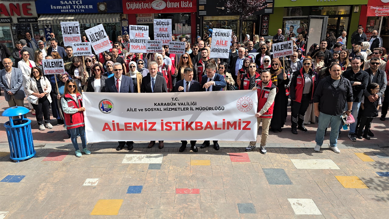 Karabük’te, Aile ve Sosyal Hizmetler İl Müdürlüğü tarafından düzenlenen 'Ailemiz İstikbalimiz' temalı kortej yürüyüşü gerçekleştirildi.