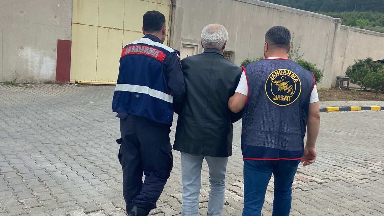 Karabük’te aranan şahıslara yönelik yapılan operasyonda 60 kişi yakalanırken, 20 kişi tutuklandı.