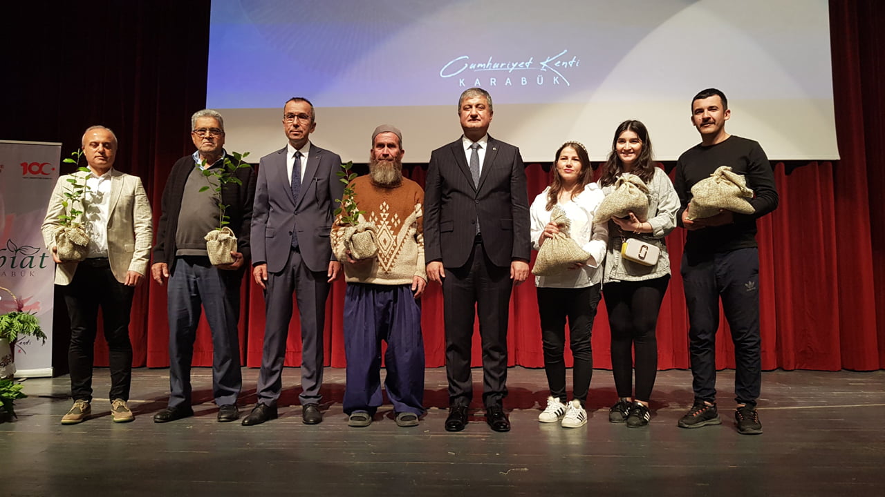 Karabük'te çiftçilerin ve üreticilerin gelir seviyesini artıracak olan Tıbbi Aromatik Bitkiler ile Araziler Taçlanıyor (TABİAT) projesinin açılış lansmanı yapıldı.