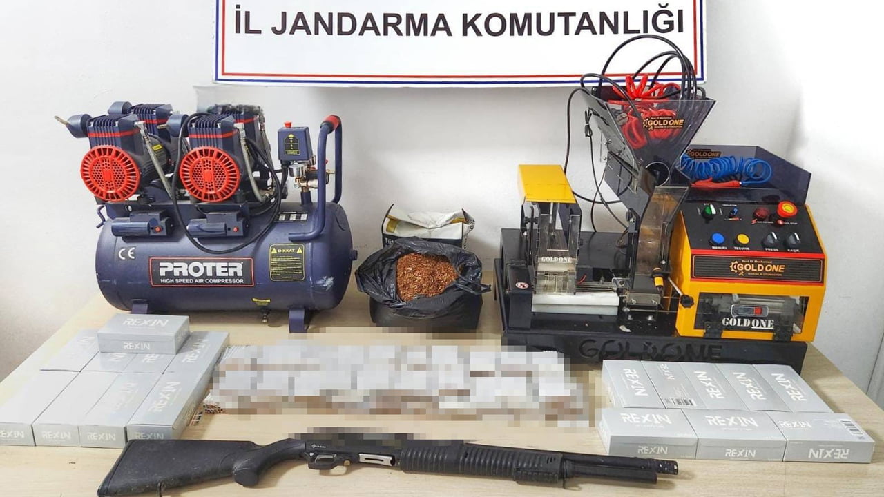 Karabük'te jandarma ekiplerinin bir eve düzenlediği operasyonda 5 bin 280 adet makaron ele geçirildi.