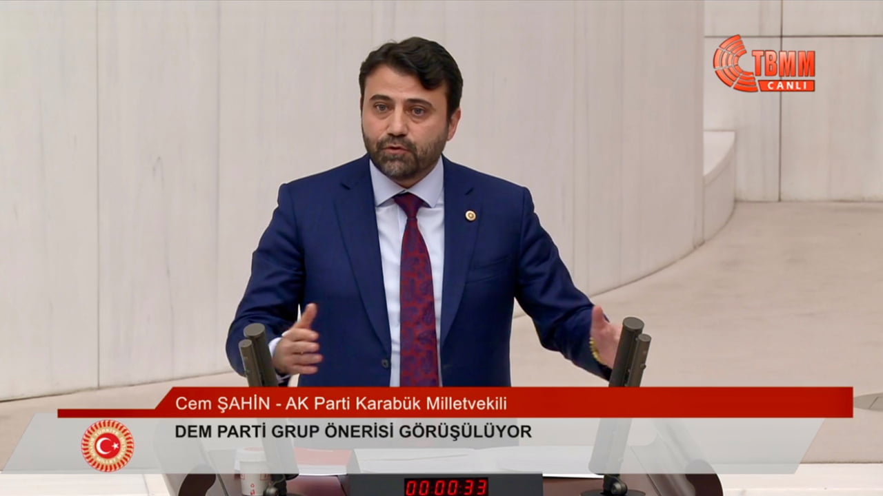 AK Parti Karabük Milletvekili Cem Şahin, 6-8 Ekim 2021 tarihlerinde gerçekleşen ve kamuoyunda “Kobani Olayları” olarak bilinen eylemlerle ilgili DEM Parti’nin vermiş olduğu Meclis araştırması açılmasına ilişkin öneri hakkında TBMM Genel Kurulu’nda AK Parti Grubu adına konuştu.