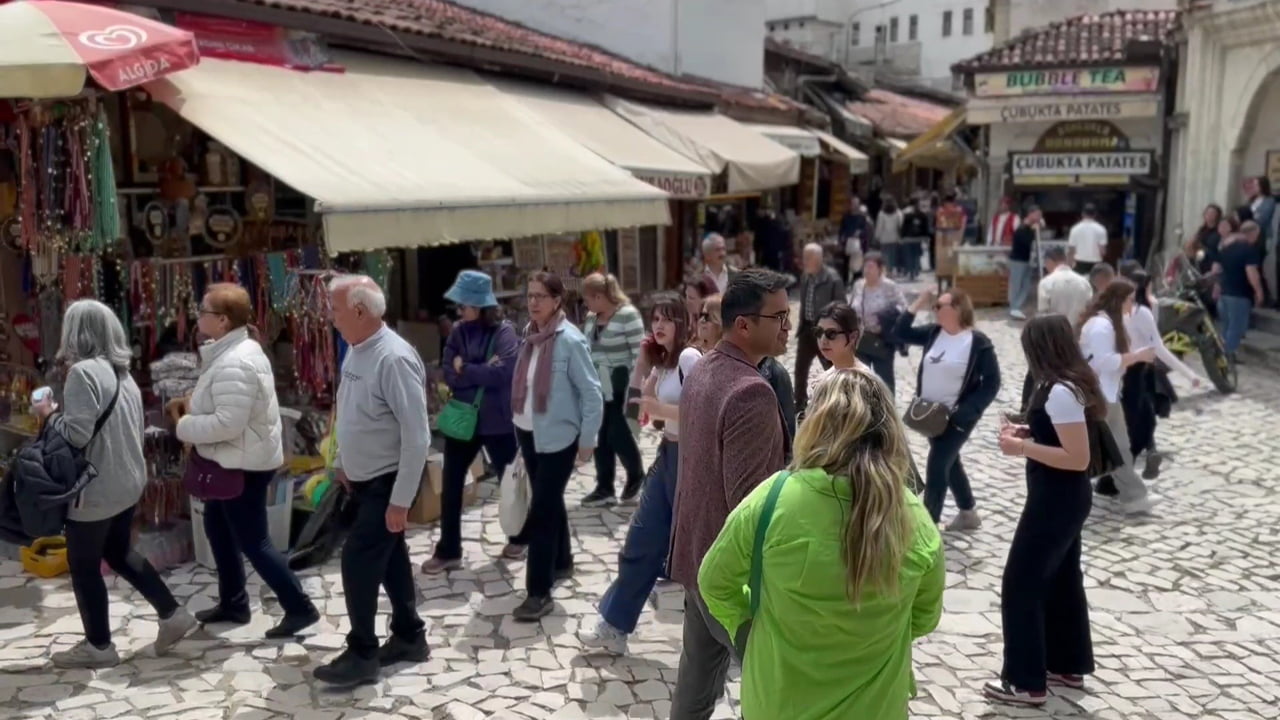 UNESCO Dünya Mirası Listesi'nde ve Cittaslow kategorisinde yer alan Karabük'ün Safranbolu ilçesinde hafta sonu hareketliliği devam ediyor.