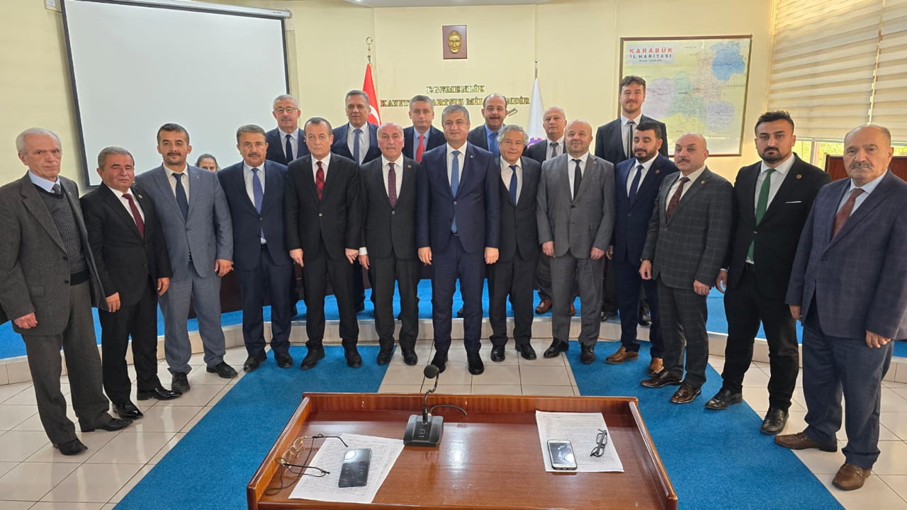 Karabük Valisi Mustafa Yavuz, İl Genel Meclisine iade-i ziyarette bulunarak 31 Mart Mahalli İdareler seçimlerinde seçilen üyeleri tebrik etti.