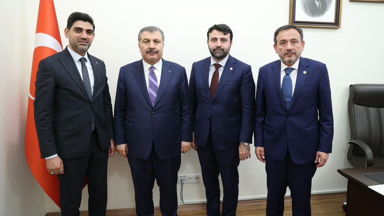 AK Parti Karabük Milletvekilleri Cem Şahin, Ali Keskinkılıç ve AK Parti Karabük İl Başkanı Ferhat Salt, Sağlık Bakanı Dr. Fahrettin Koca’yı ziyaret etti.