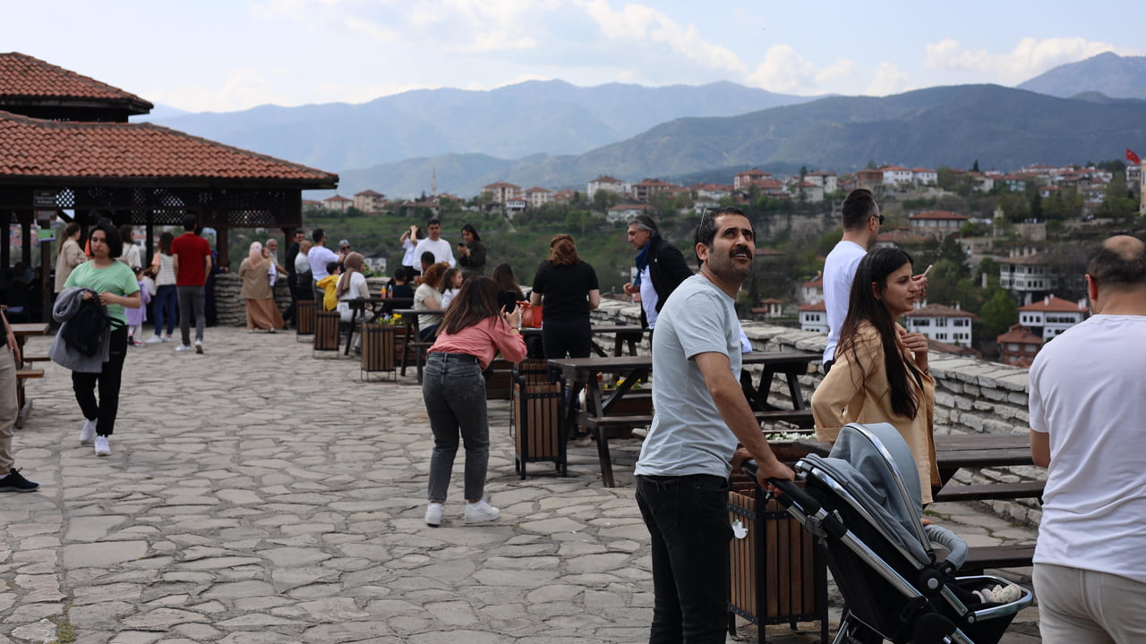 Yaz tatili ile deniz sezonunun bir araya gelmesi UNESCO Dünya Miras Listesi'nde ve Cittaslow kategorisinde yer alan Karabük’ün Safranbolu ilçesindeki 9 günlük Kurban Bayramı tatilindeki yoğunluğu etkiledi.