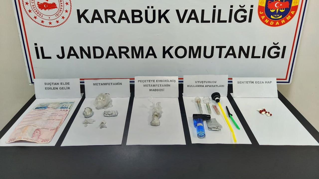 Karabük’te jandarma tarafından düzenlenen uyuşturucu operasyonunda 3 kişi yakalandı.