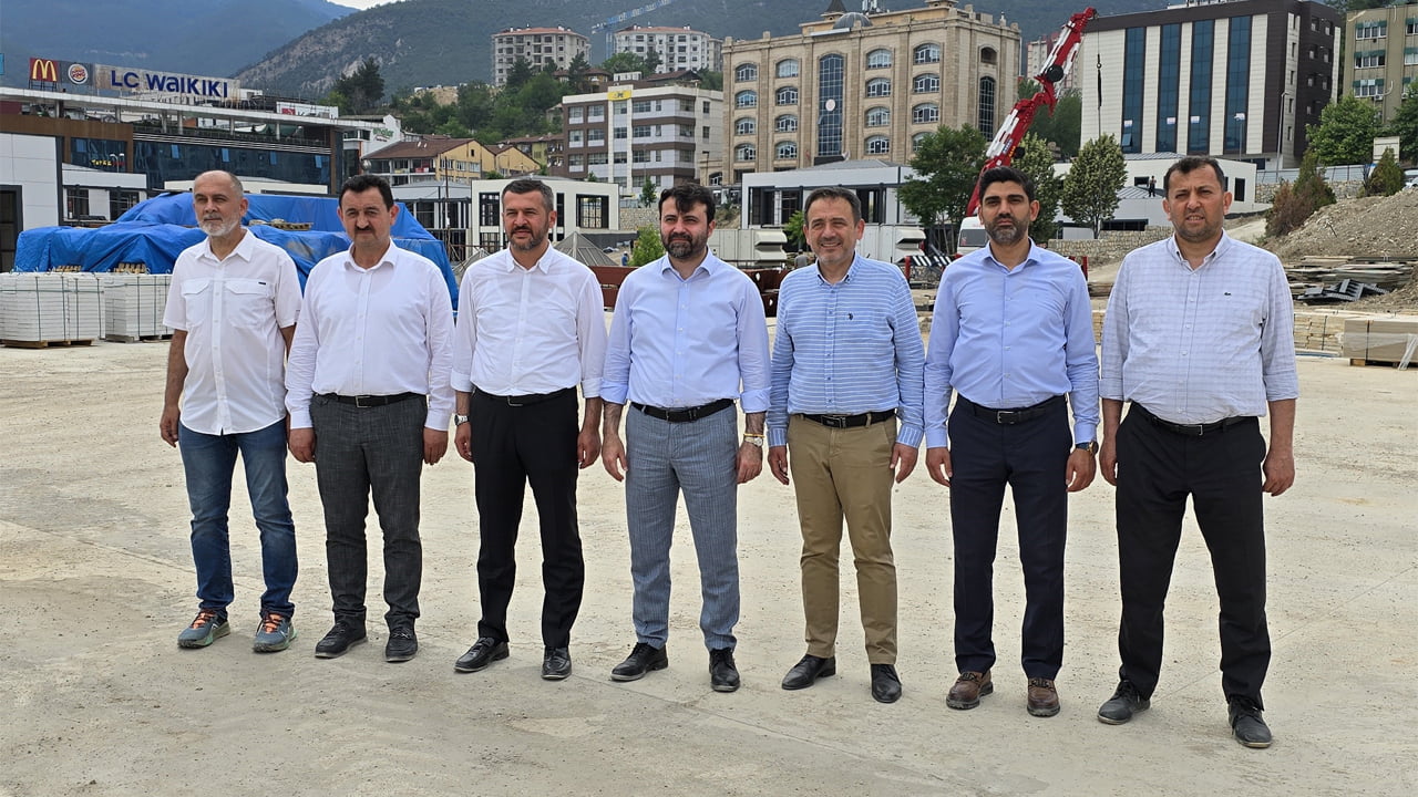 ŞAHİN: MİLLET BAHÇEMİZ BURADA MEZBELELİK OLARAK KALMAYACAK