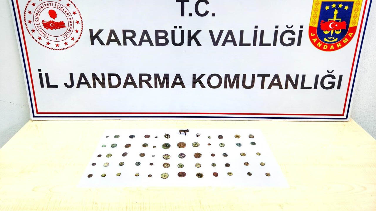 60 ADET SİKKE VE TARİHİ ESER NİTELİĞİNDE EŞYALAR ELE GEÇİRİLDİ
