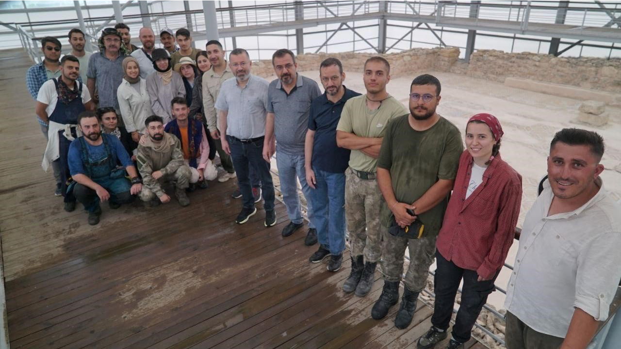 Karabük Üniversitesi Rektörü Prof. Dr. Fatih Kırışık, M. Ö. 1. yüzyılda kurularak M. S. 8. yüzyıla kadar yerleşim amacıyla kullanıldığı tahmin edilen Hadrianopolis Antik Kenti’ni ziyaret etti.