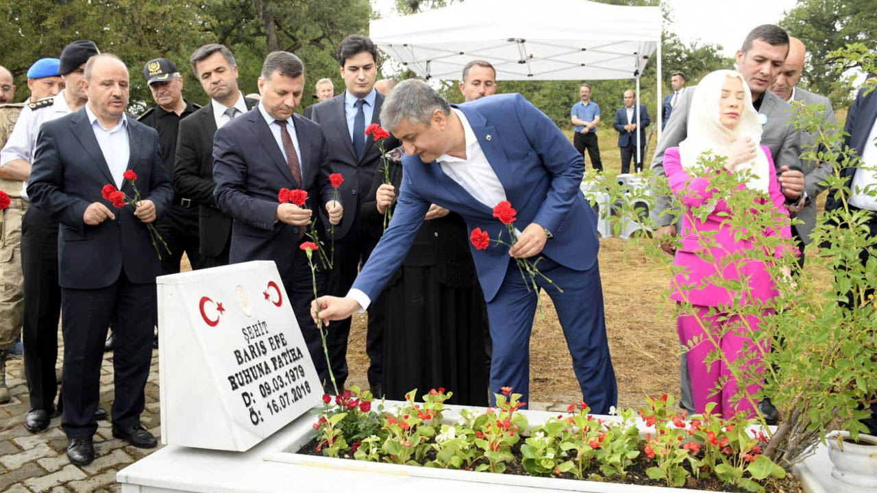 “15 Temmuz Demokrasi ve Milli Birlik Günü” etkinlikleri kapsamında, Şehit Barış Efe’nin Eflani Çukurören Köyündeki kabri ziyaret edildi.