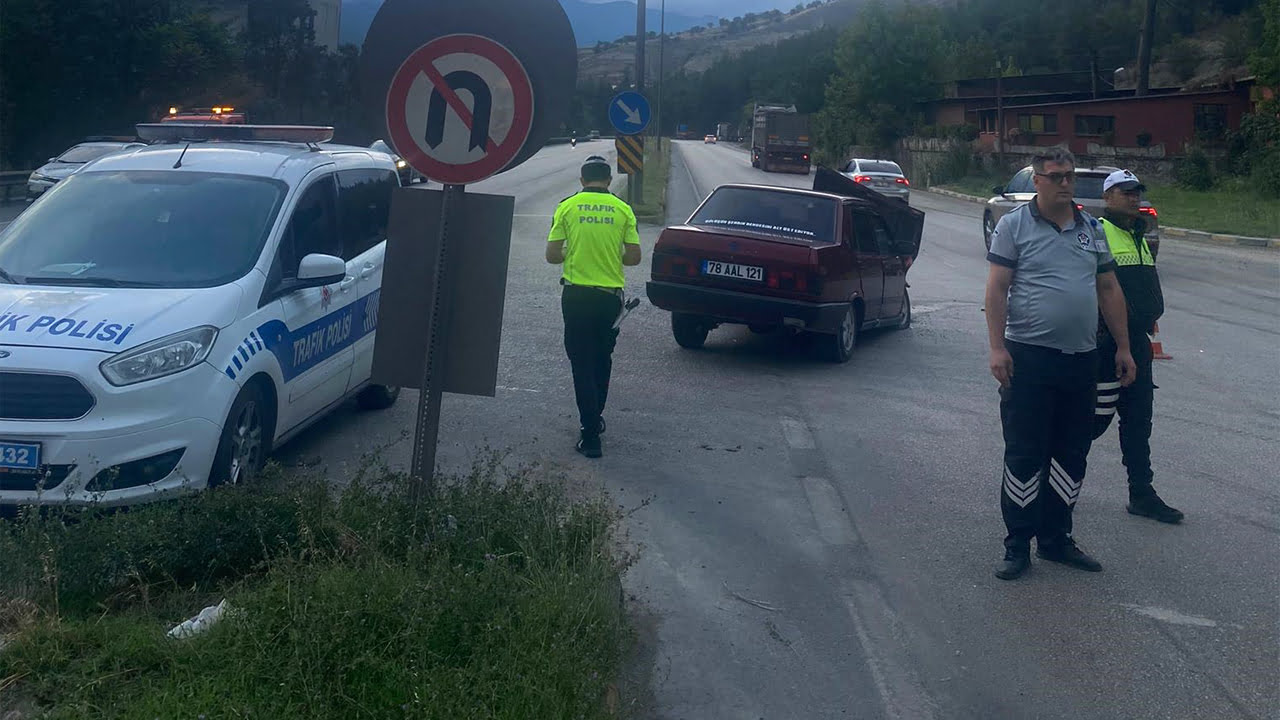 Karabük'te meydana gelen trafik kazalarında 4'ü çocuk olmak üzere 8 kişi yaralandı.