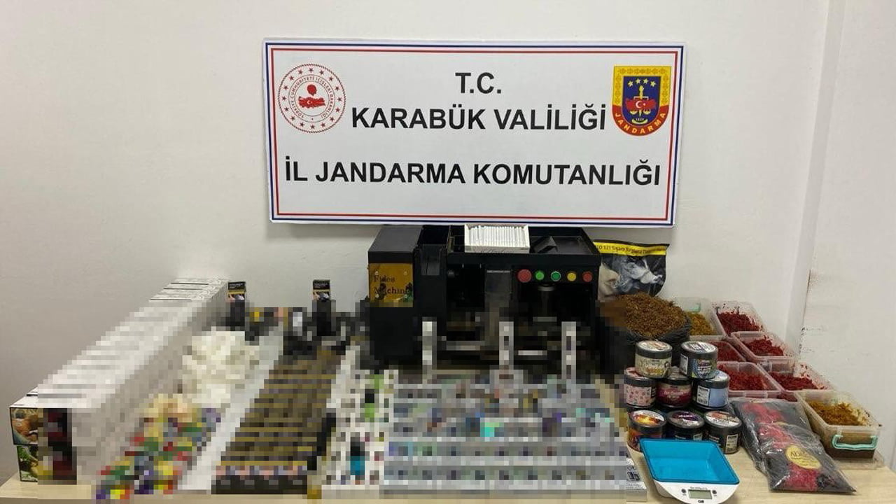 Karabük'te jandarma ekiplerince kaçak sigara üretimi ve ticareti yapan adrese düzenlenen operasyonda 2 kişi gözaltına alındı.