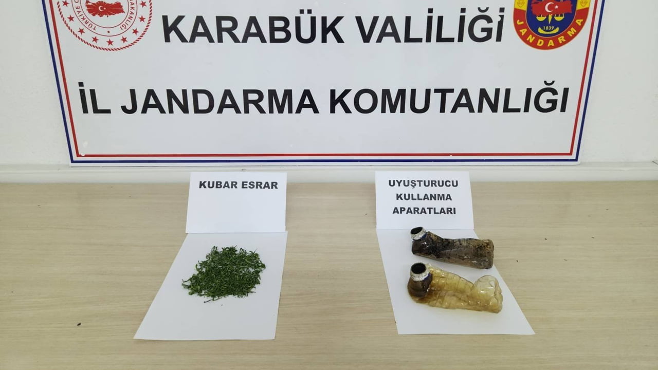 Karabük'te jandarma tarafından yapılan uyuşturucu operasyonunda 2 kişi gözaltına alındı.