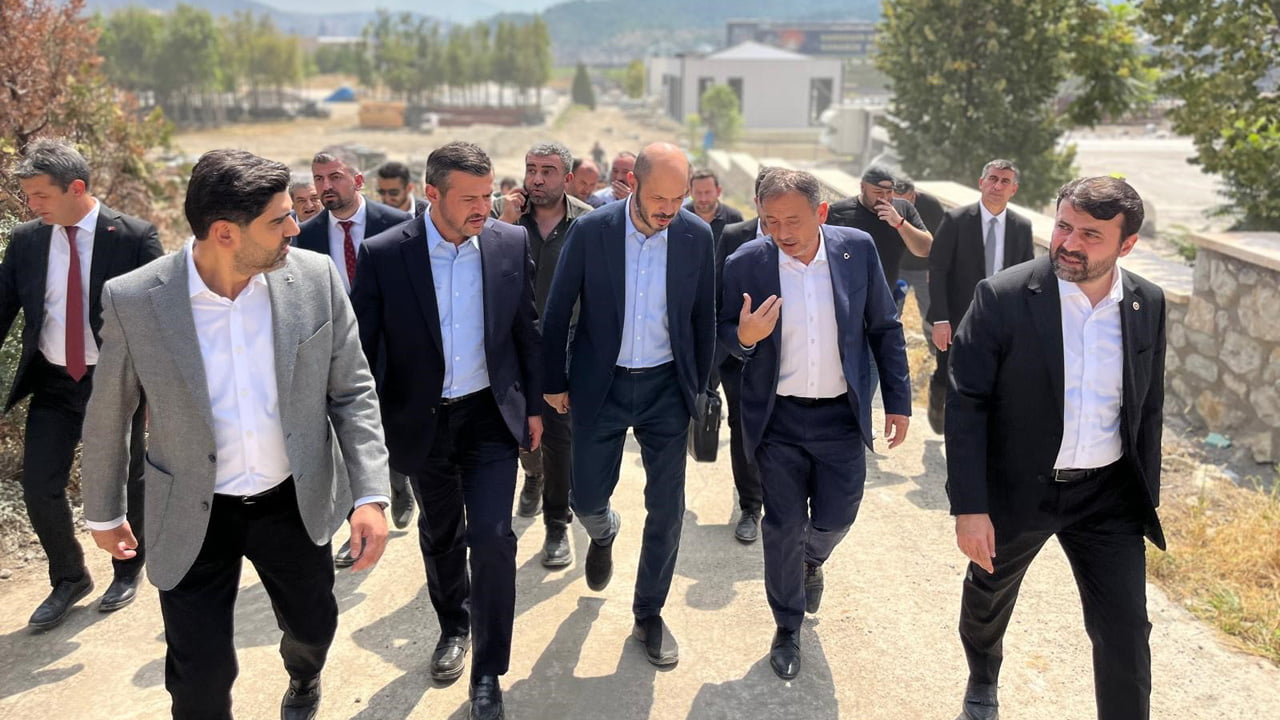 Çevre, Şehircilik ve İklim Değişikliği Bakanlığı Toplu Konut İdaresi Başkanı (TOKİ) Mustafa Levent Sungur, Karabük'te yapımı devam eden projeleri yerinde inceledi.