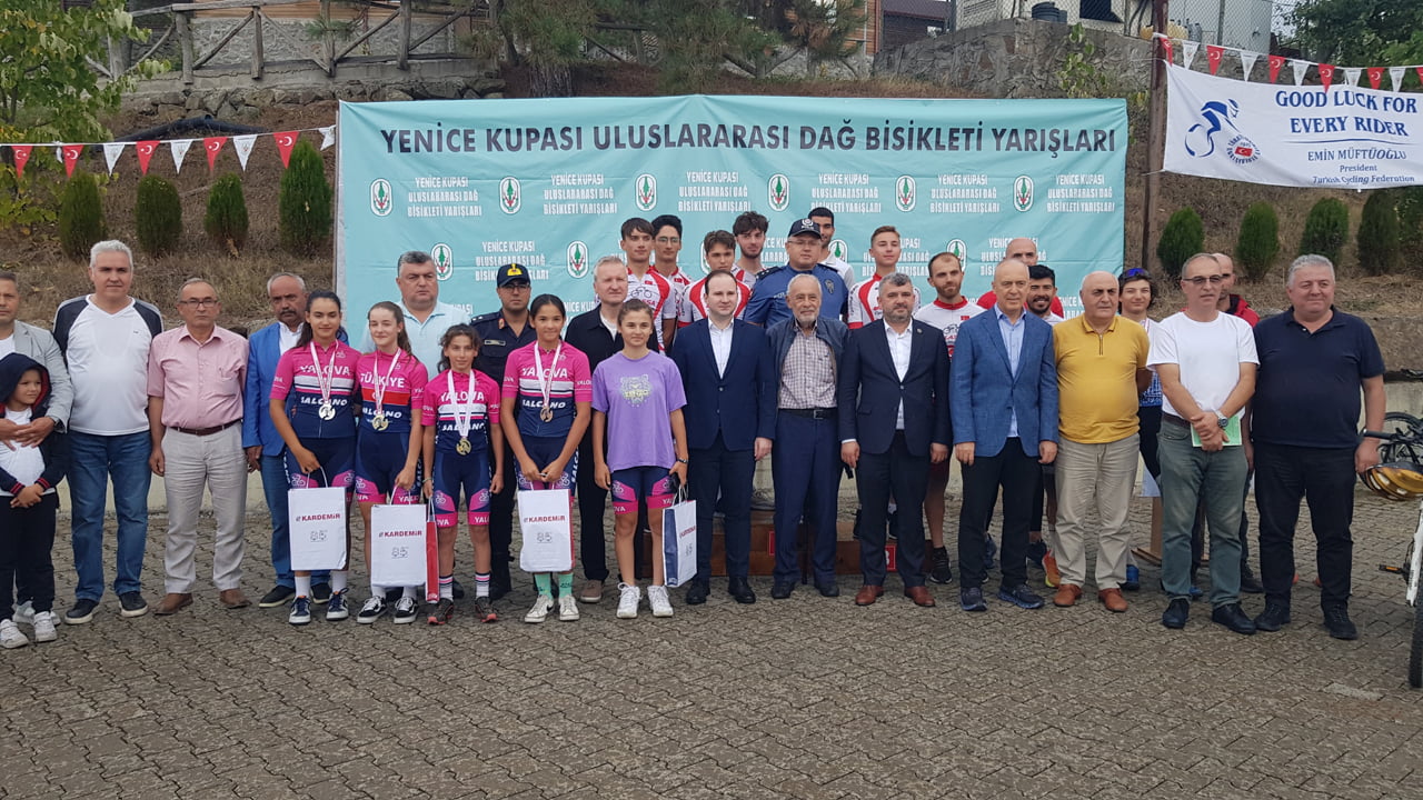 Karabük'ün Yenice ilçesinde düzenlenen 14. Uluslararası Yenice Kupası Dağ Bisiklet Yarışları'nda dereceye giren sporculara ödüllerinin verilmesiyle sona erdi.