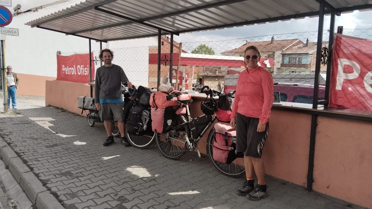 Almanya’nın Münih şehrinden 4 ay önce yola çıkan Alman karı koca 2 bin 300 km pedal çevirerek Karabük’e geldi.