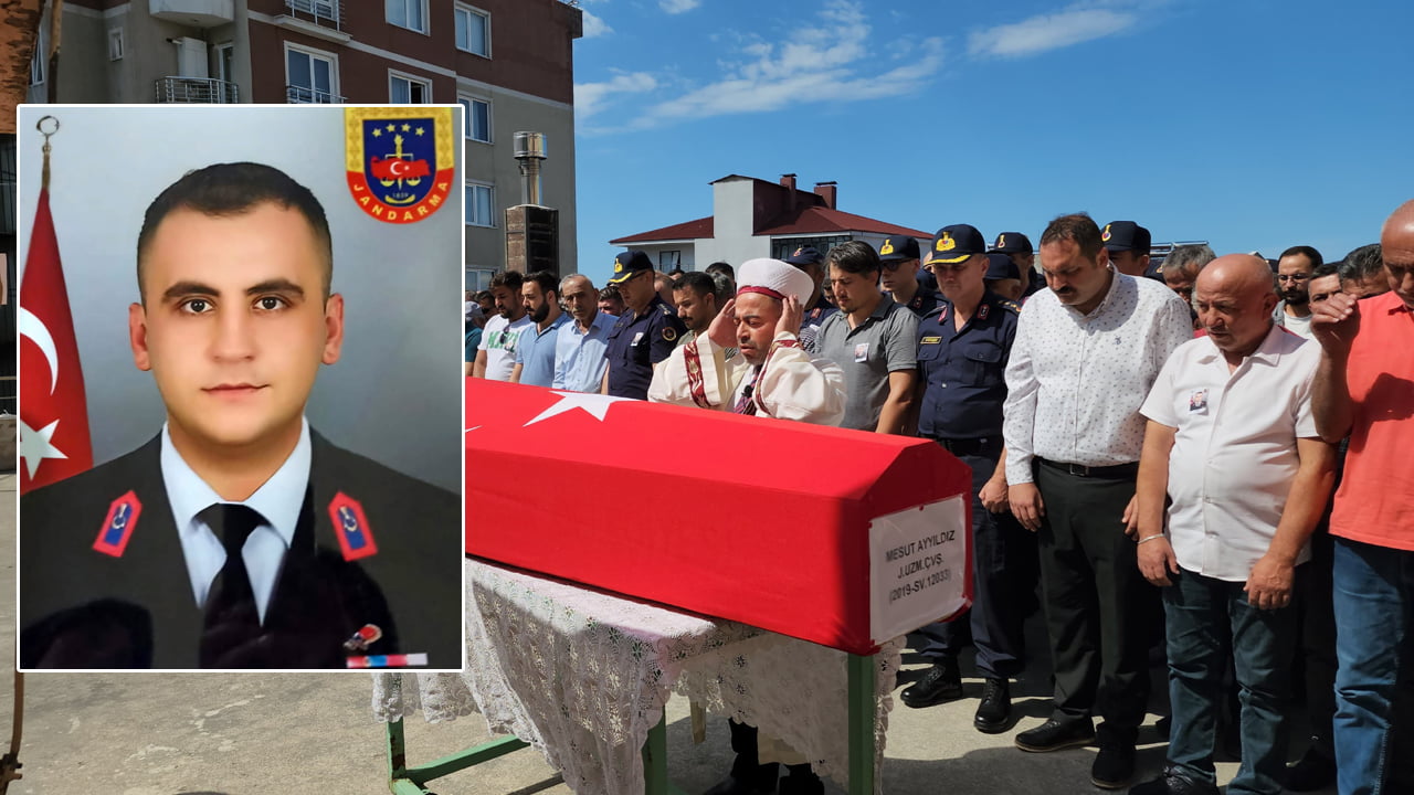 Karabük'te hayatına son veren Jandarma Uzman Çavuş Mesut Ayyıldız, Zonguldak'ın Kozlu ilçesinde düzenlenen askeri törenle defnedildi.