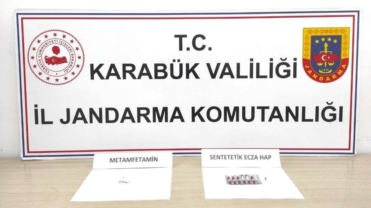 Karabük'te jandarma ekiplerinin gerçekleştirdiği uygulamada uyuşturucu madde ile yakalanan 2 şüpheli çıkarıldıkları mahkemece adli kontrol şartıyla serbest bırakıldı.