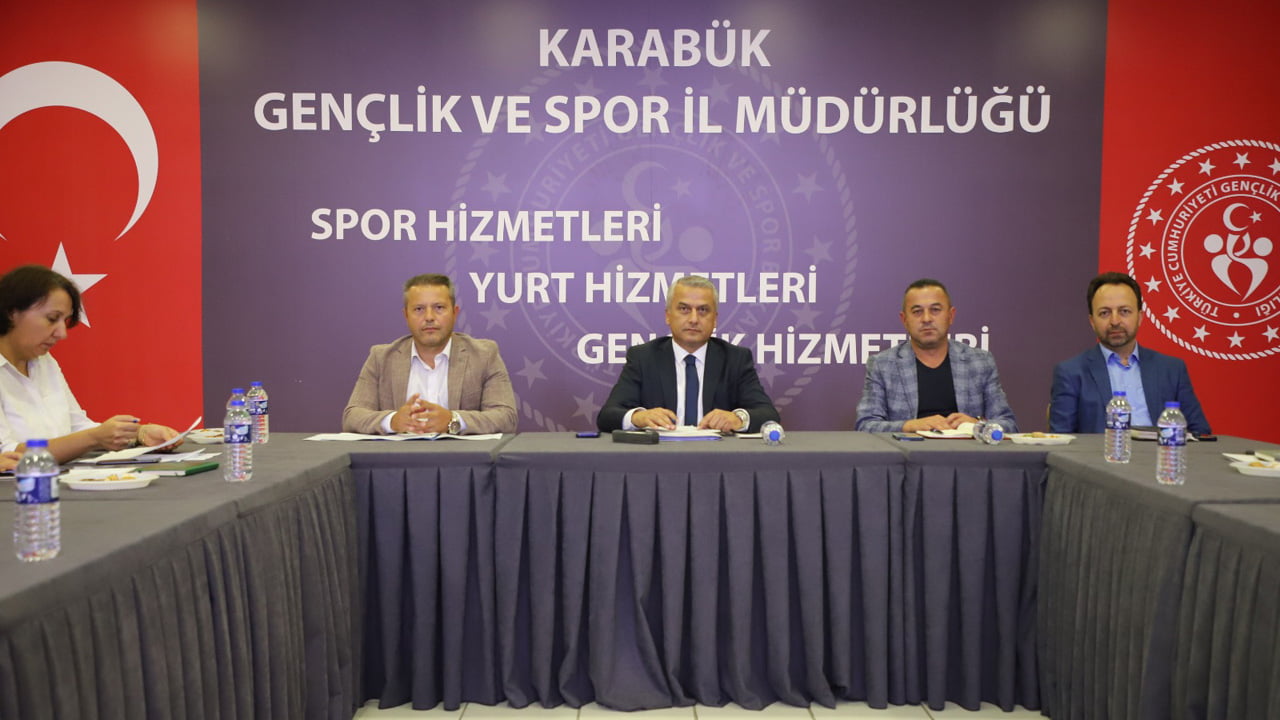 2024-2025 Öğretim Döneminin başlaması öncesi Gençlik ve Spor İl Müdürü Coşkun Güven başkanlığında, Yurtlardaki hazırlıkların değerlendirildiği toplantı gerçekleştirildi.