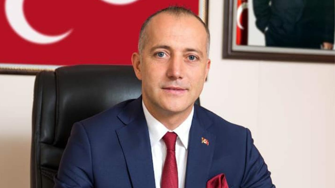 Milliyetçi Hareket Partisi (MHP) Karabük İl Başkanı Cenk Gedikoğlu, Kardemir’in işçi alımı ve istihdam süreci ile ilgili bir basın açıklaması yayınladı.